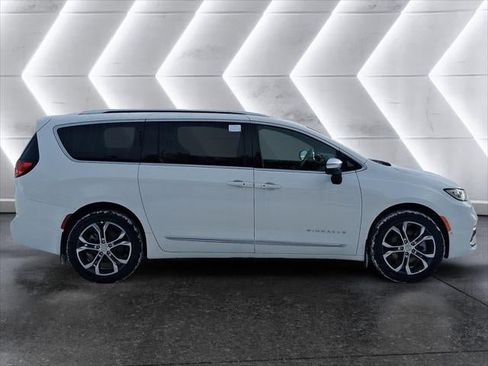 New 2026 Chrysler Pacifica Pinnacle image 24