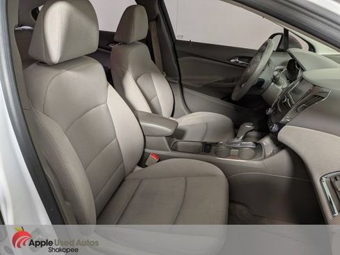 Used 2018 Chevrolet Cruze LT w/ Convenience Package FWD image 38