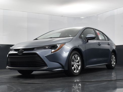 Used 2025 Toyota Corolla LE image 37