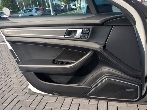 Used 2019 Porsche Panamera GTS image 32