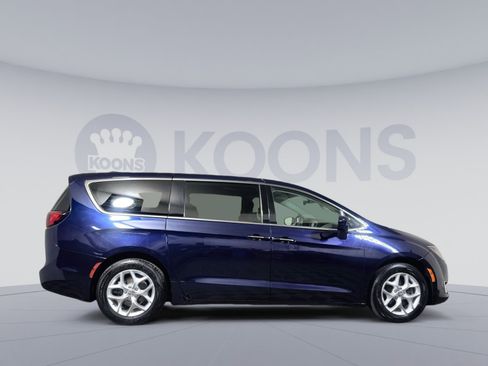 Used 2018 Chrysler Pacifica Touring Plus w/ Tire & Wheel Group image 8