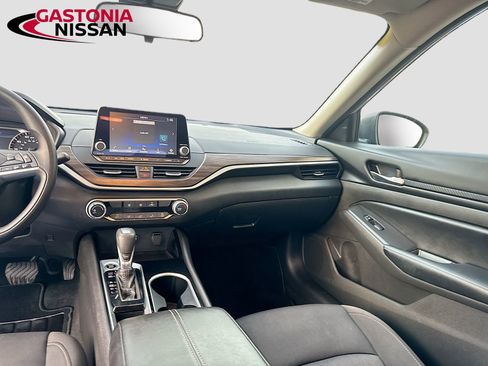 Used 2024 Nissan Altima 2.5 SV image 31