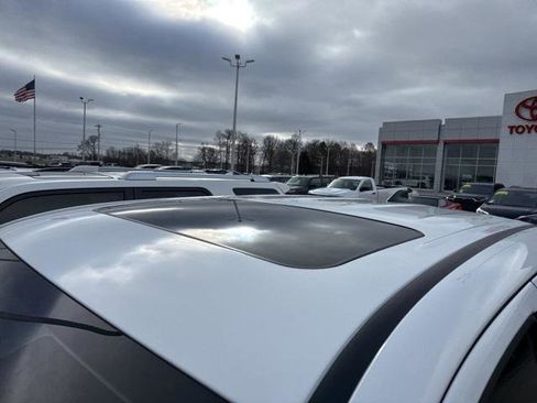 Certified 2023 Toyota Tacoma TRD Off-Road image 3