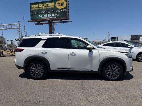 Certified 2024 Nissan Pathfinder SL w/ SL Premium Package FWD image 7