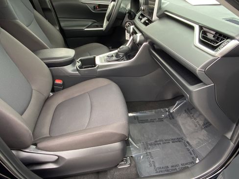 Certified 2025 Toyota RAV4 LE image 10