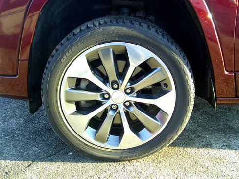 Used 2019 Jeep Cherokee Overland w/ Trailer Tow Group image 16