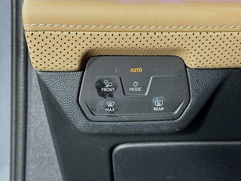 Used 2024 Volkswagen Atlas Cross Sport SEL R-Line image 10