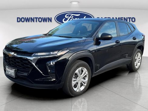 Used 2024 Chevrolet Trax LS FWD image 2