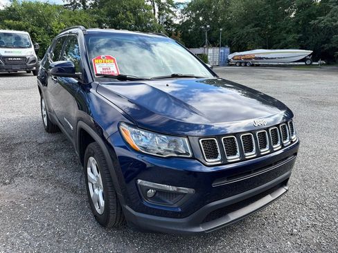 Used 2018 Jeep Compass Latitude w/ Cold Weather Group AWD/4WD image 1