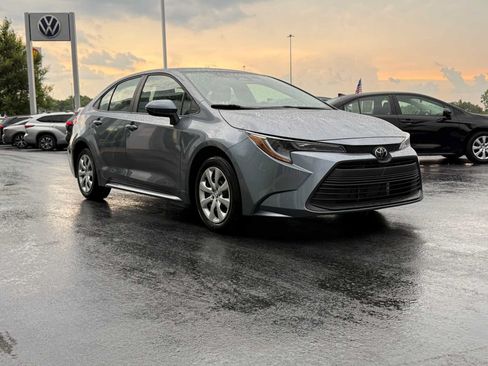 Used 2024 Toyota Corolla LE FWD image 3