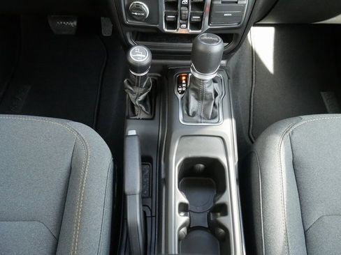 New 2025 Jeep Gladiator Sport image 21