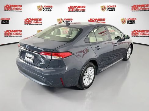 Used 2025 Toyota Corolla LE w/ LE Premium Package FWD image 15