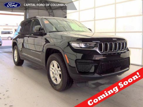 Used 2023 Jeep Grand Cherokee Laredo w/ Luxury Tech Group I AWD/4WD image 1