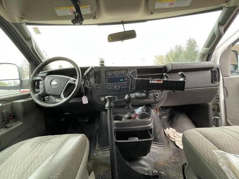 Used 2016 Chevrolet Express 2500 image 28