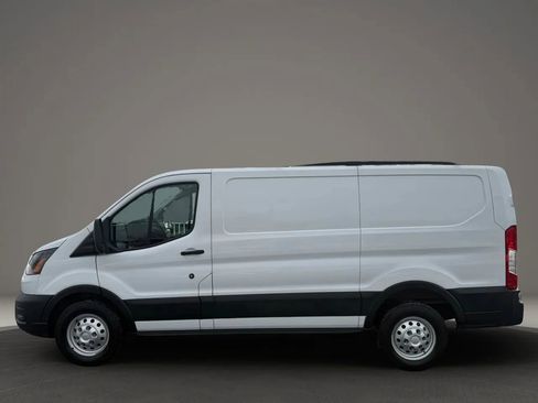 Used 2022 Ford Transit 250 Low Roof AWD image 10