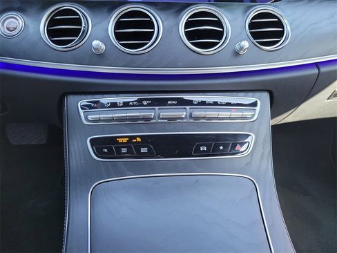 Used 2022 Mercedes-Benz E 350 Sedan image 40