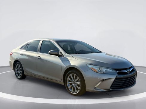 Used 2016 Toyota Camry XLE w/ Moonroof Package FWD image 6
