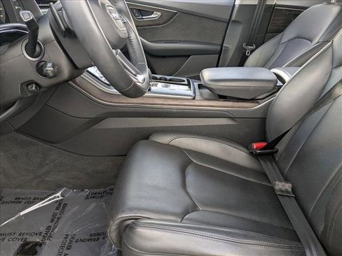 Used 2019 Audi Q8 Prestige w/ Luxury Package AWD/4WD image 15