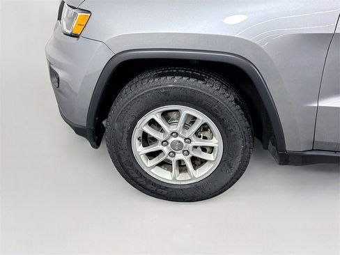 Used 2019 Jeep Grand Cherokee Laredo w/ Security & Convenience Group image 22