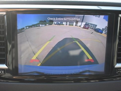 Used 2024 Chrysler Pacifica Touring-L FWD image 26