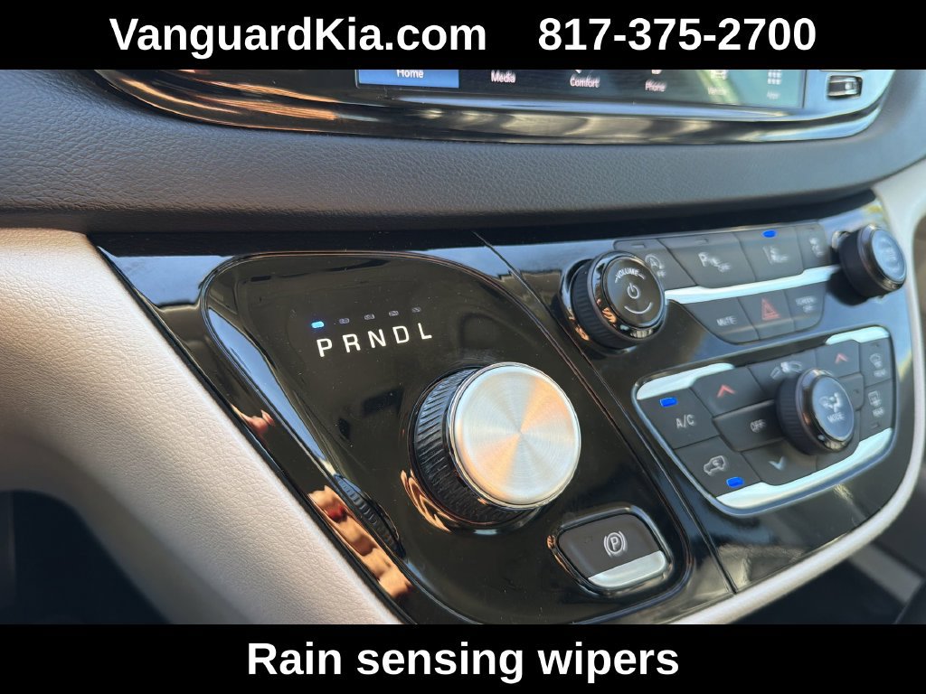 Used 2024 Chrysler Pacifica Touring-L FWD image 23