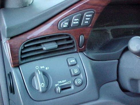 Used 2005 Cadillac De Ville FWD image 16