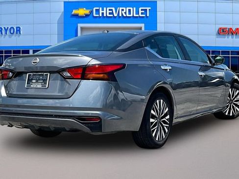 Used 2025 Nissan Altima 2.5 SV FWD image 5