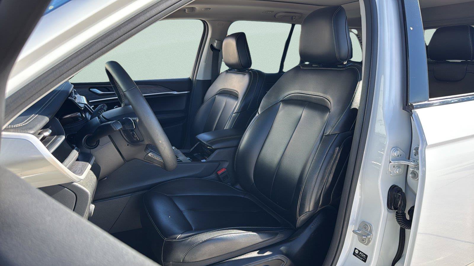 Used 2023 Jeep Grand Cherokee 4WD 4xe image 23
