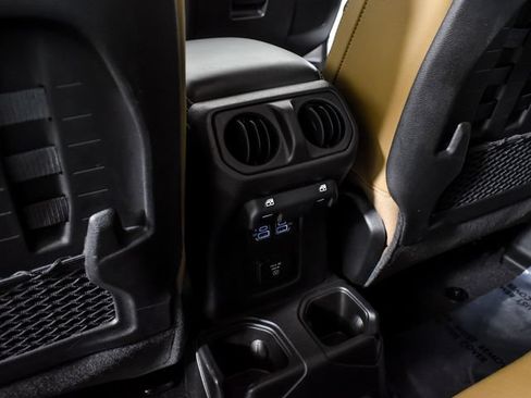 Used 2023 Jeep Gladiator Rubicon w/ LED Lighting Group AWD/4WD image 38