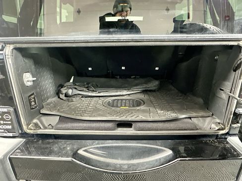 Used 2017 Jeep Wrangler Unlimited Sahara w/ Connectivity Group image 23