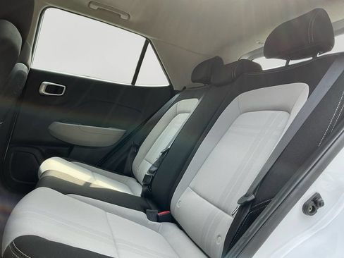 Used 2025 Hyundai Venue SEL FWD image 15