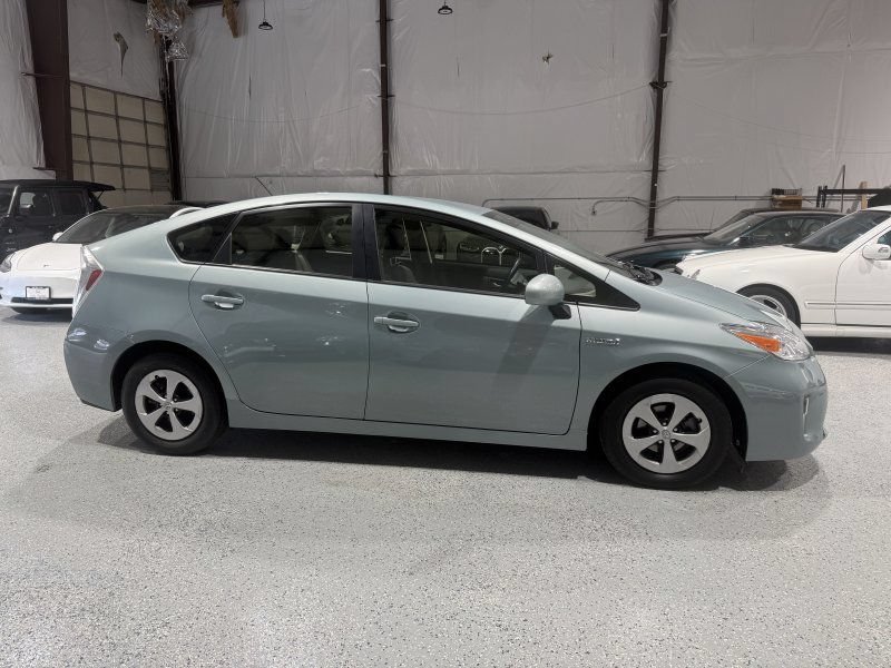 Used 2015 Toyota Prius Four FWD image 3