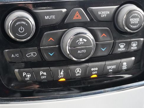 Used 2019 Jeep Grand Cherokee Trailhawk w/ Trailhawk Luxury Group image 17