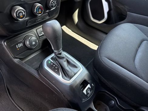 Used 2020 Jeep Renegade Sport w/ Sport Appearance Group AWD/4WD image 24