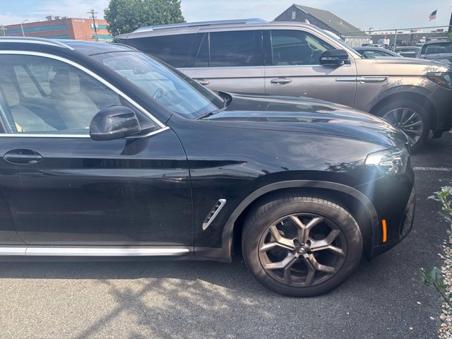Certified 2024 BMW X3 xDrive30i w/ Premium Package w/ZPA AWD/4WD image 4