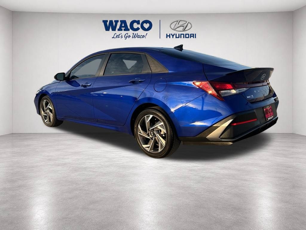 Used 2025 Hyundai Elantra Sport FWD image 7