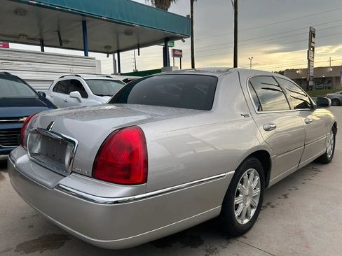 Used 2009 Lincoln Town Car Signature Limited RWD image 5