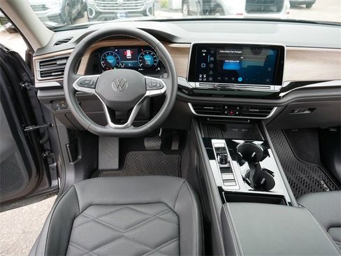 Certified 2025 Volkswagen Atlas SE image 23