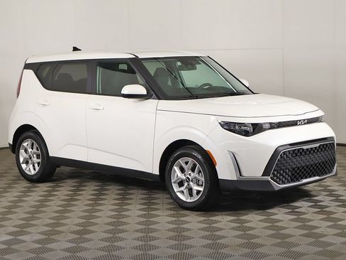 Used 2024 Kia Soul LX w/ Option Group 015 FWD image 47