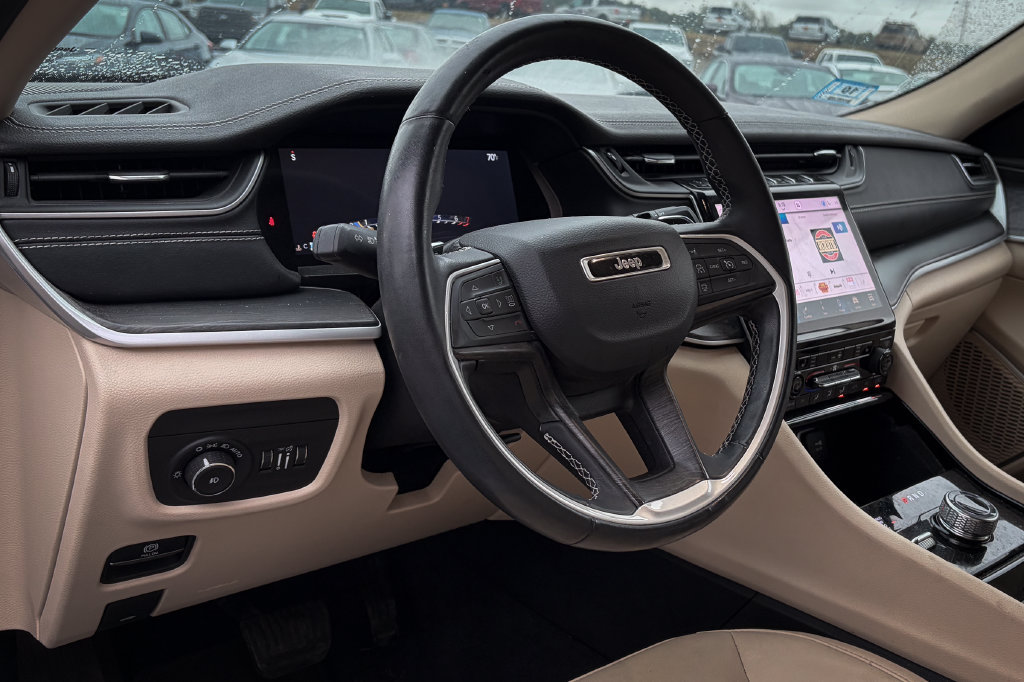 Used 2022 Jeep Grand Cherokee L Limited AWD/4WD image 2