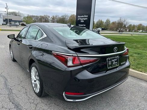 Used 2022 Lexus ES 300h w/ Luxury Package FWD image 3