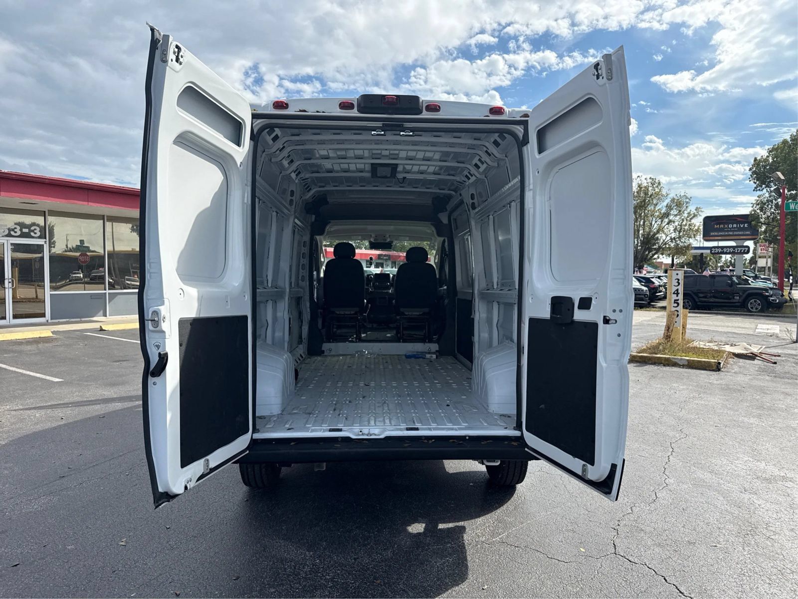 Used 2025 RAM ProMaster 3500 w/ Convenience Group FWD image 11