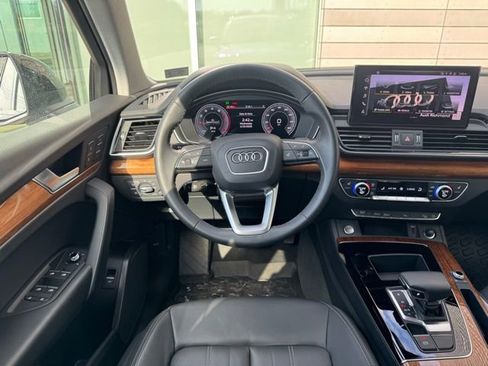 Certified 2025 Audi Q5 2.0T Premium w/ Convenience Plus Package image 12