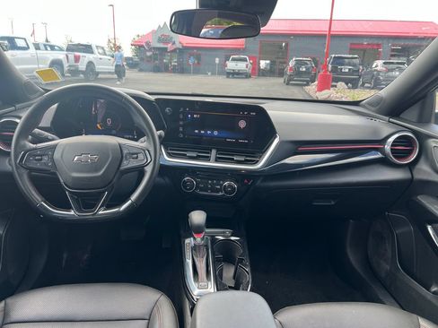 Used 2024 Chevrolet Trax RS w/ Sunroof Package FWD image 25