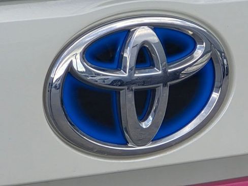 Used 2022 Toyota RAV4 XLE Premium AWD/4WD image 22