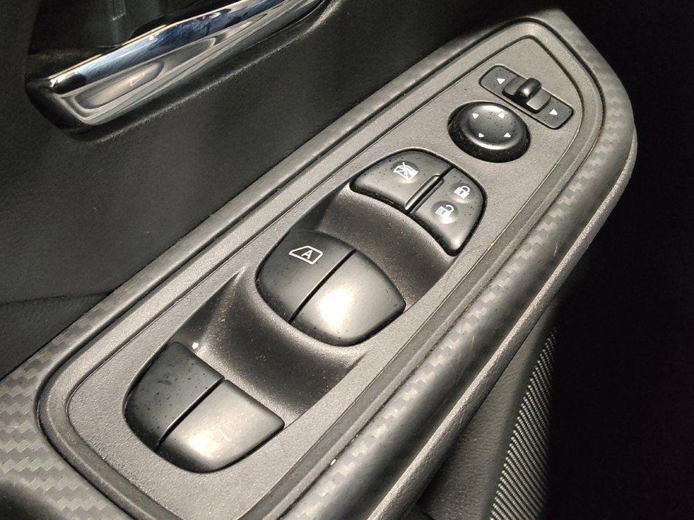 Used 2020 Nissan Versa SV FWD image 27