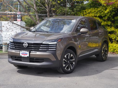 Used 2025 Nissan Kicks SV AWD/4WD image 2