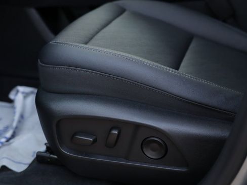 New 2026 Chevrolet Equinox LT w/ Convenience Package II image 24