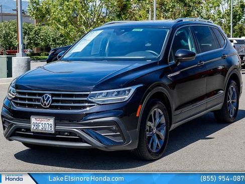 Used 2022 Volkswagen Tiguan SE w/ Panoramic Sunroof Package FWD image 4