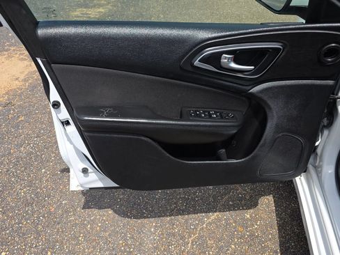 Used 2016 Chrysler 200 Limited FWD image 20